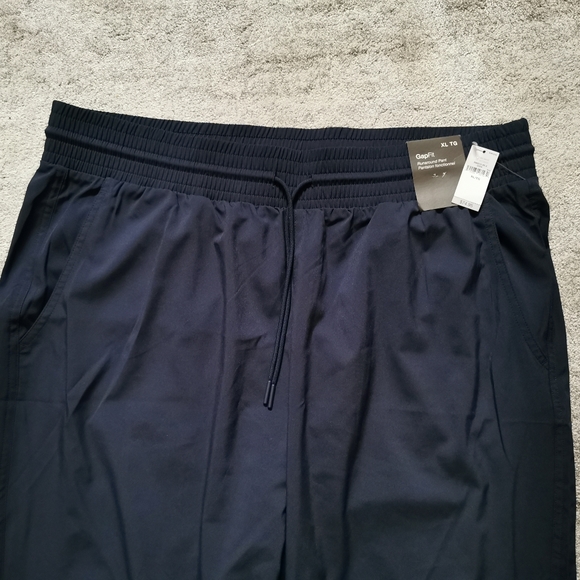 Gap Fit Run Around Jogger - Picture 4 of 7